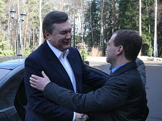 Депутат ПР считает, что для украинцев важна не зарплата, а дружба Януковича и Пути... ну, этого самого, Медведева